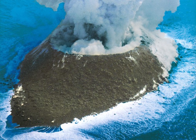 我々は「島」が誕生する瞬間を目撃できる歴史的時代を生きている