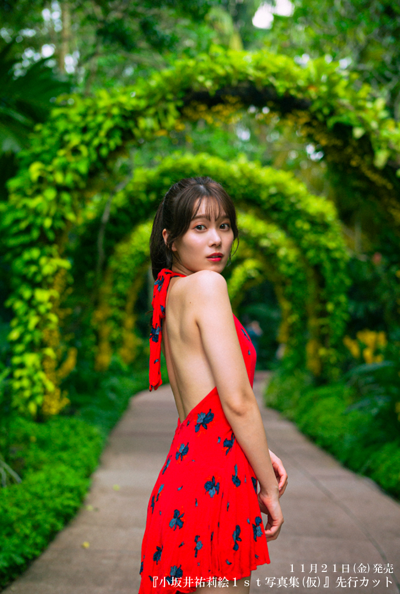 小坂井祐莉絵1st写真集のカット