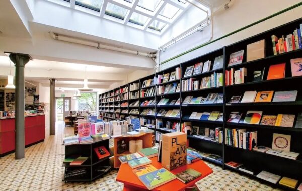 あなたの街の本屋さん 世界の本屋さん スイス・チューリヒ編〈Never Stop Reading〉｜アート