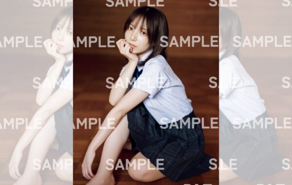日向坂46 渡辺莉奈 直筆サイン入り生写真 4回目のひな誕祭　9th制服 制服姿の日向坂46・渡辺莉奈が表紙を飾る『B.L.T. SUMMER CANDY 2026