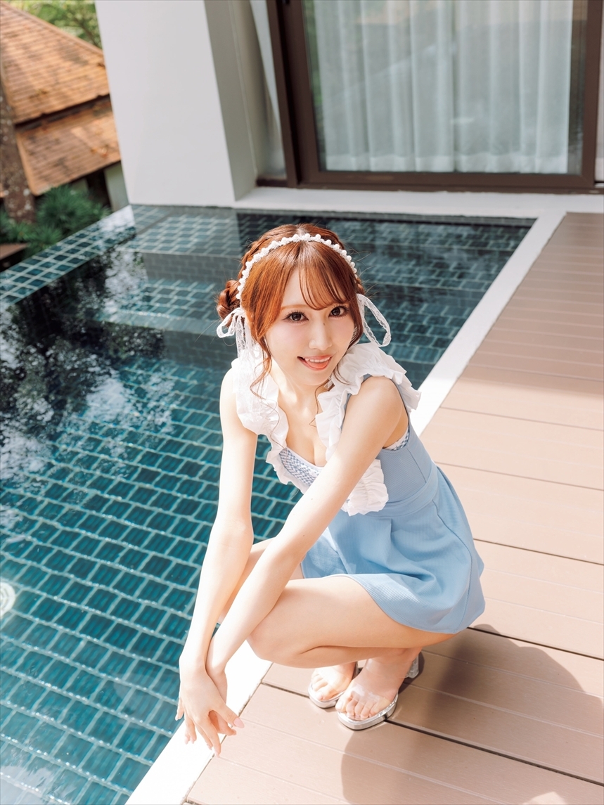 『SKE48野村実代1st写真集 美しい方程式』より